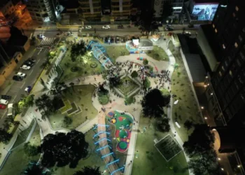 La Alcaldía de La Paz entregó remozada la plaza Bolivia del Bicentenario. FOTO: GAMLP