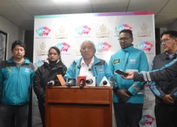 Conferencia de prensa del alcalde Iván Arias y otros funcionarios. FOTO: GAMLP