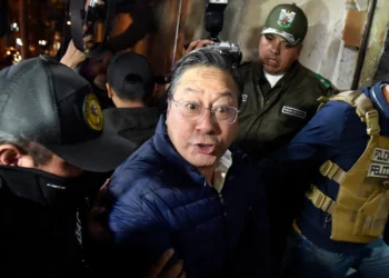 El expresidente Luis Arce cuando entraba al penal de San Pedro.
Foto: AFP