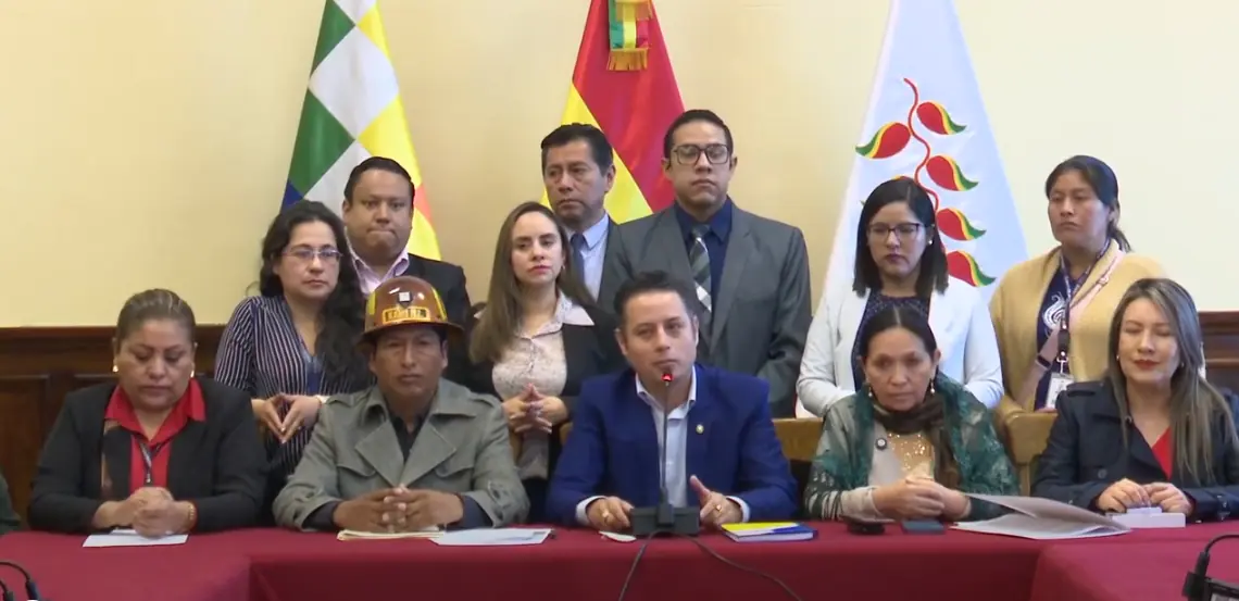 El vicepresidente Edmand Lara junto a los jefes de las fuerzas políticas de la Asamblea. (Captura: Vicepresidencia)