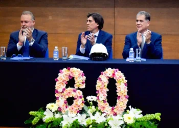 Autoridades de Gobierno y de Entel en el aniversario de la empresa. Foto: Ministerio de Obras Públicas.
