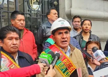 La dirigencia de la Fejuve La Paz en emergencia por la emisión del decreto gubernamental 5503. FOTO: GAMLP