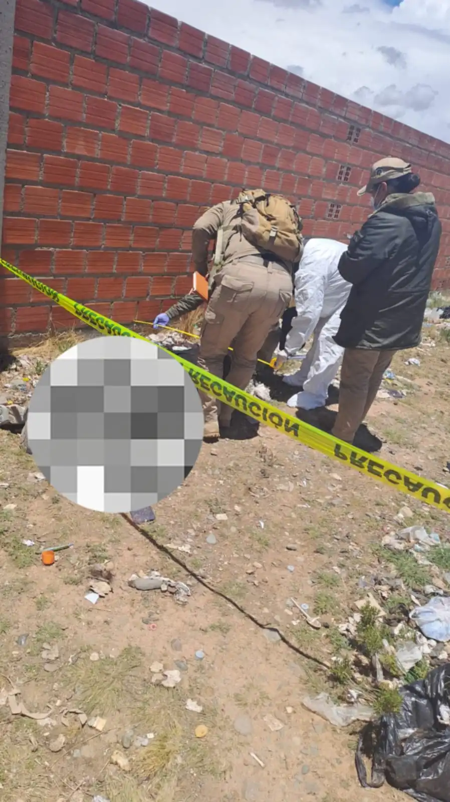 El cuerpo de Janeth fue hallado en un lote baldío en El Alto. FOTO: FGE