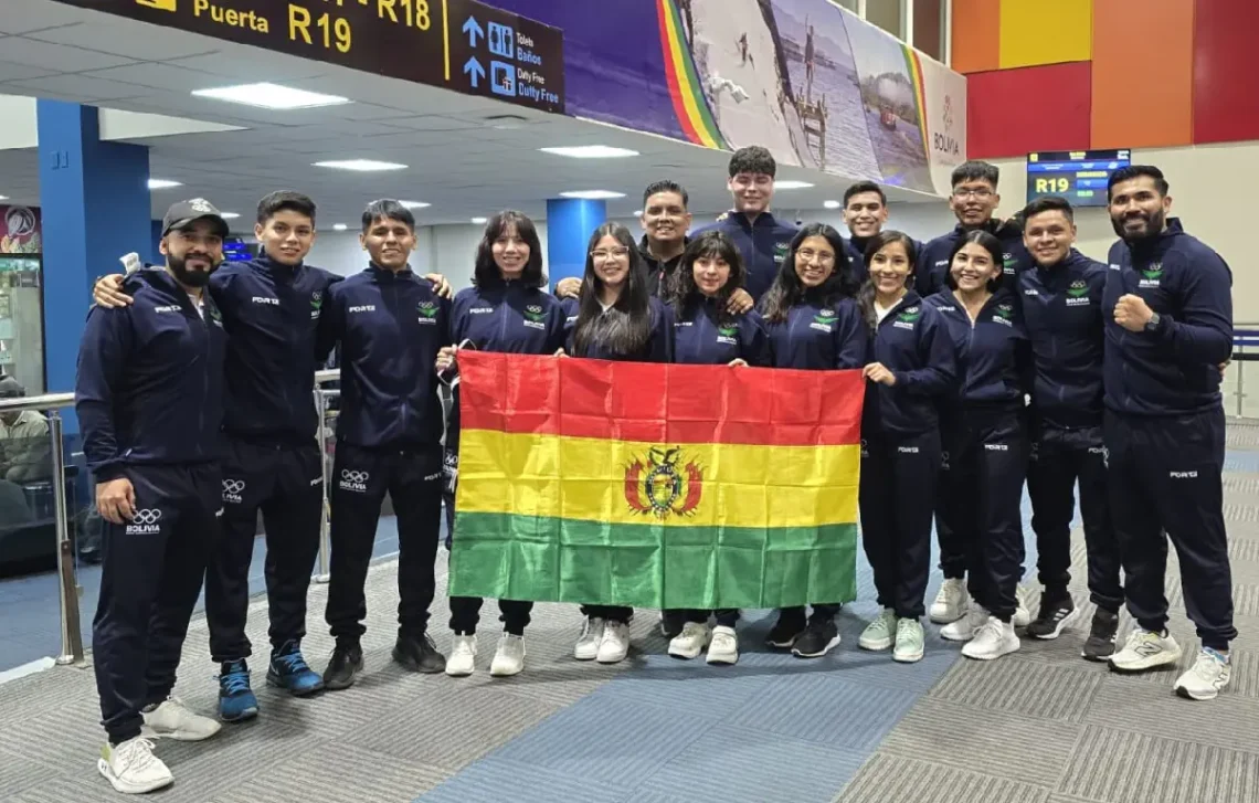 Representante bolivianos de karate de los Juegos Bolivarianos de Lima y Ayacucho.