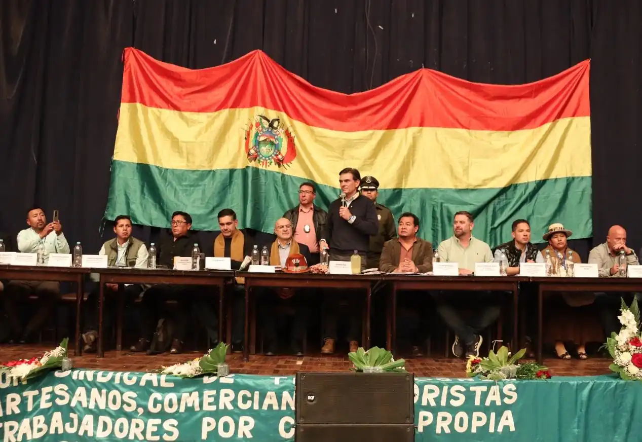 El presidente Rodrigo Paz con el Comité Multisectorial. Foto: Ministerio de Desarrollo Productivo.