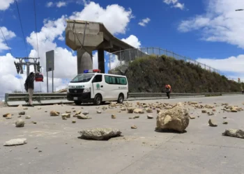 En algunos puntos de bloqueo no dejan pasar ni ambulancias/APG