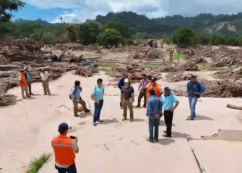 Continúa la búsqueda de personas desaparecidas en El Torno. FOTO: Ministerio de Defensa