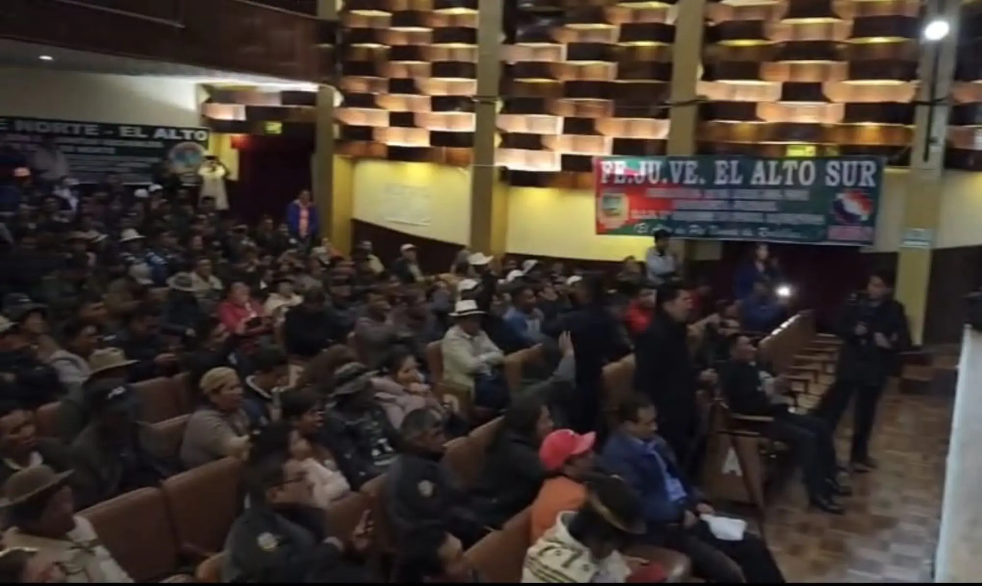 Reunión de la Fejuve de El Alto con el Concejo Municipal. FOTO: Captura Fabiola Furuya