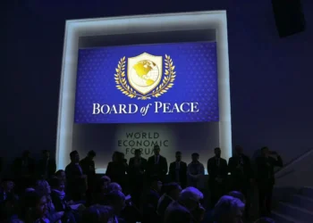 El logotipo de la 'Junta de la Paz' durante la reunión anual del Foro Económico Mundial/AFP