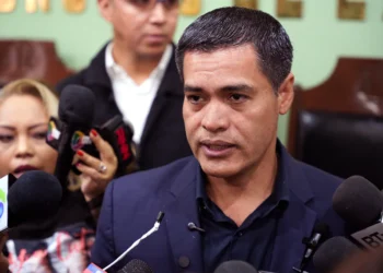 El presidente del Consejo de la Magistratura, Carlos Spencer, es entrevistado por la prensa. (Foto: Magistratura)