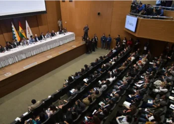 Diálogo entre el Gobierno y sectores sociales sobre el Decreto 5503.
Foto: APG