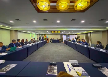 Reunión de la DGAC y la OACI sobre seguridad aérea. Foto: Min. Obras Públicas.