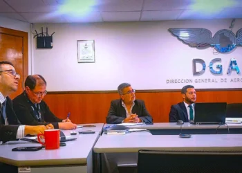 Reunión entre la DGAC y su par de Paraguay. Foto: Ministerio de Obras Públicas.