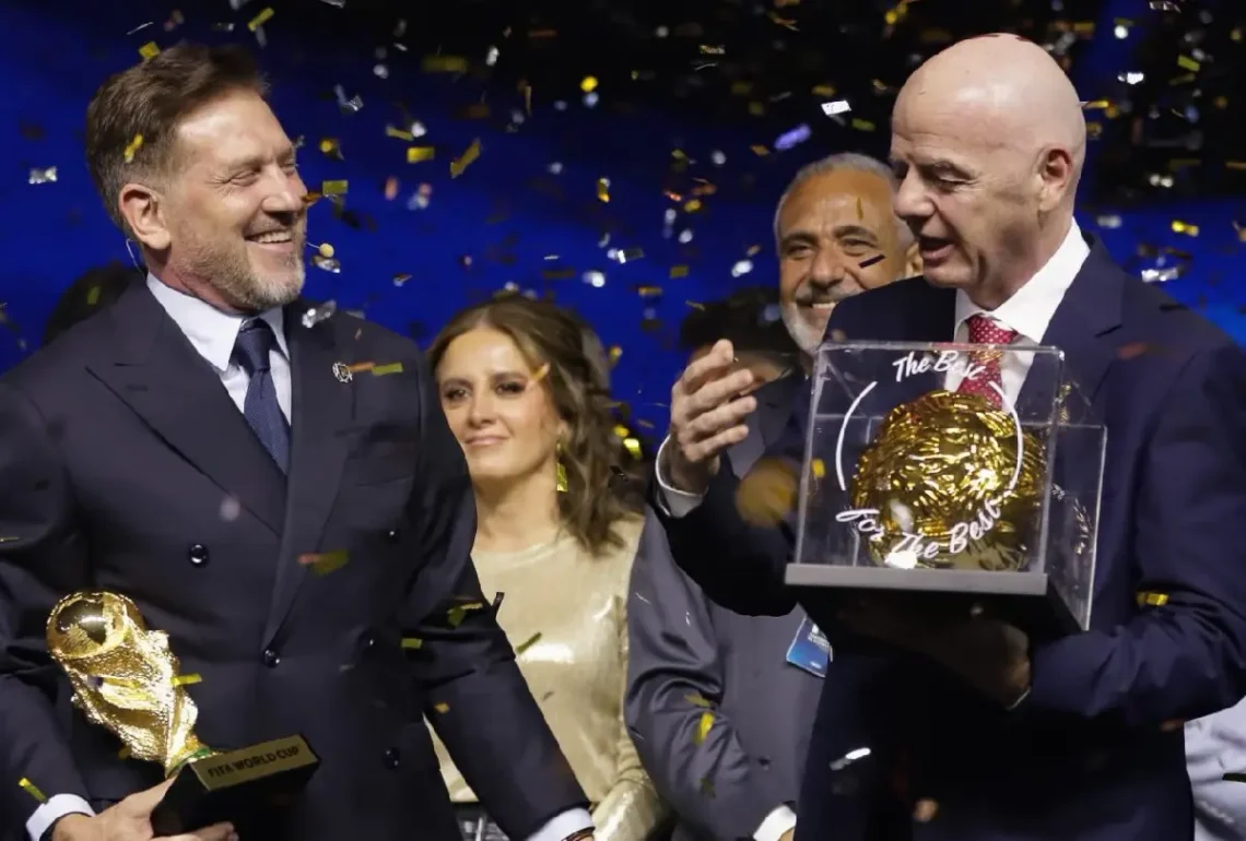 El presidente de la FIFA, Gianni Infantino junto al dirigente paraguayo Alejandro Domínguez. (FOTO: CONMEBOL.com)