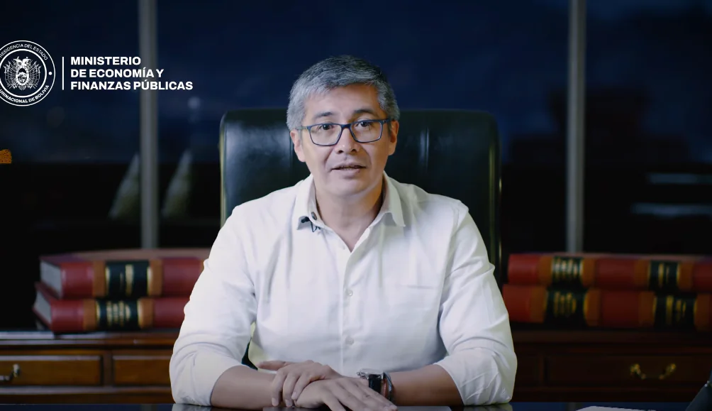 El ministro Gabriel Espinoza aclara aspectos del Decreto 5503. Foto: Ministerio de Economía.