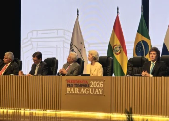 El presidente Rodrigo Paz junto a otros mandatarios de la región en la firma del acuerdo Mercosur-UE. Foto: Rodrigo Paz Pereira.
