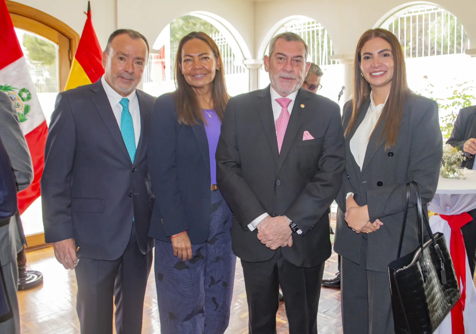 Bolivia recibe al nuevo embajador del Perú