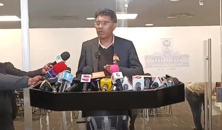 Condori responde a Lara y descarta cierre de la Asamblea en cabildo