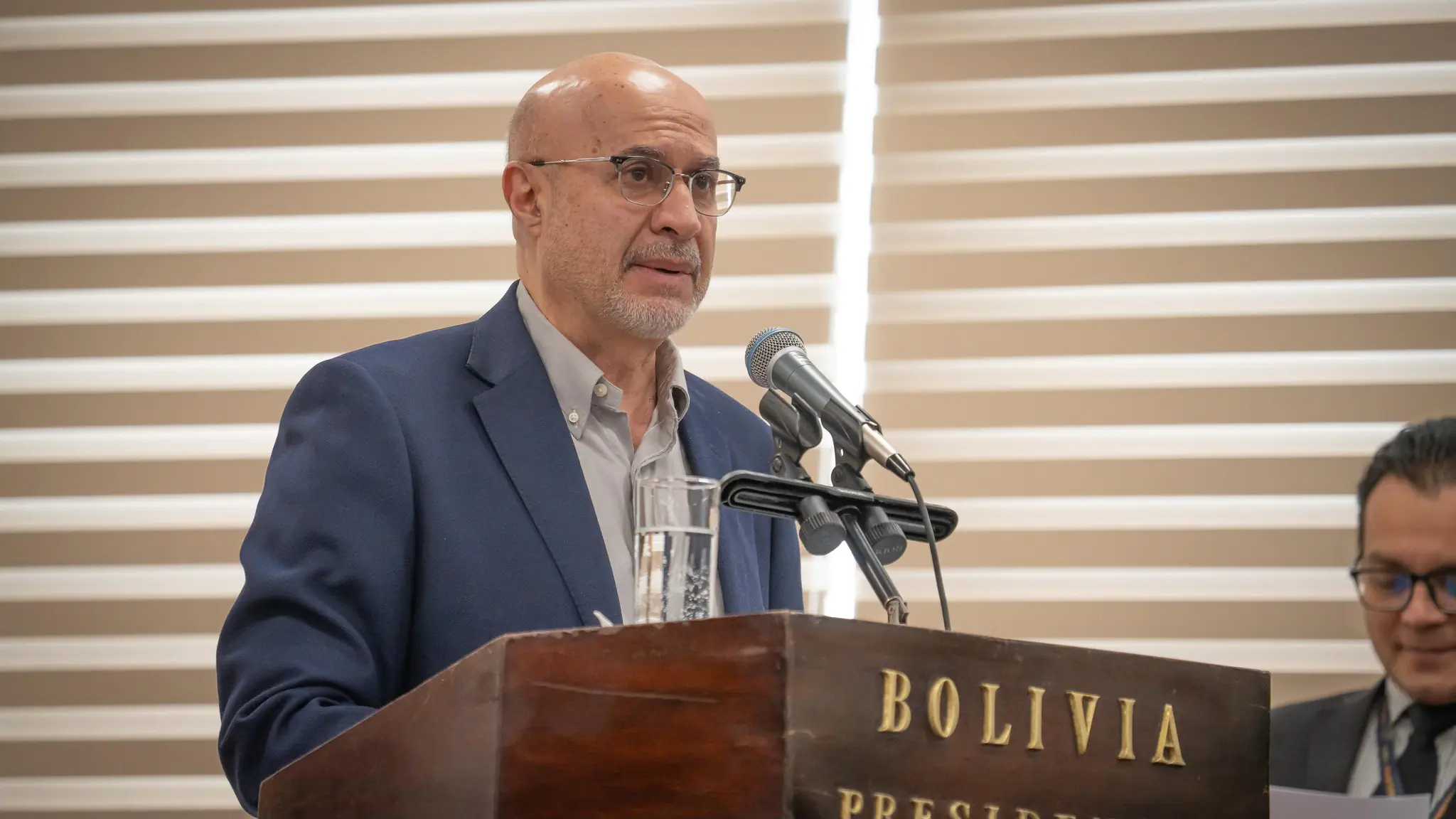 Lupo anuncia leyes económicas y el fin del Estado tranca