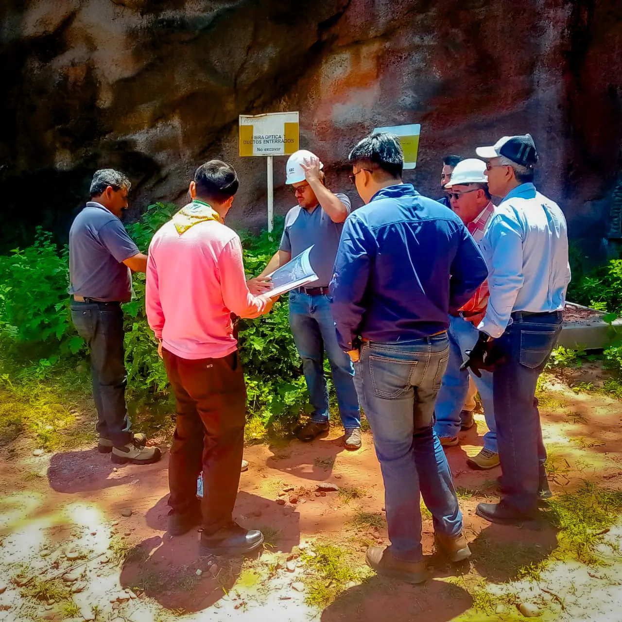 ABC evalúa con expertos coreanos la vía Tarija–Chaco. Foto: Ministerio de Obras Públicas.