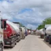 Cisternas hacen fila en instalaciones de la refinería de Palmasol. Foto: Comité Pro Santa Cruz