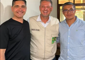 Los ministros Gabriel Espinoza y Oscar Justiniano junto a Carlos Fávaro, ministro de Agricultura de Brasil. Foto: Gabriel Espinoza RRSS.