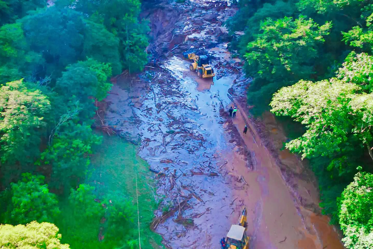 ABC moviliza maquinaria en el tramo La Angostura – Samaipata en Santa Cruz