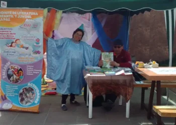 La Subalcaldía Cotahuma organiza la "Feria del trueque del libro" en la plaza Abaroa. FOTO: Subalcaldía Cotahuma