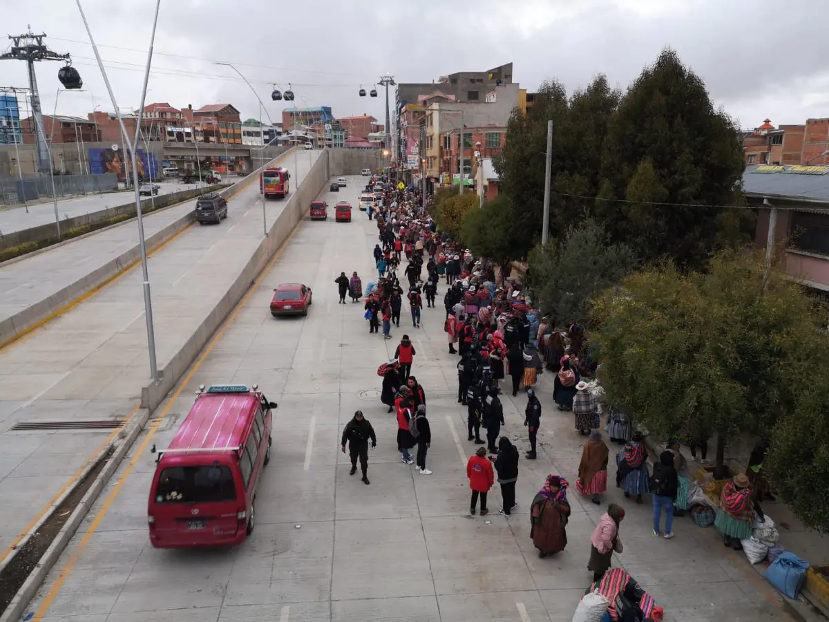 El Alto: gremiales son retirados de alrededores del nuevo distribuidor de Río Seco