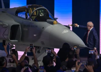 El avión de combate construido en Brasil/AFP