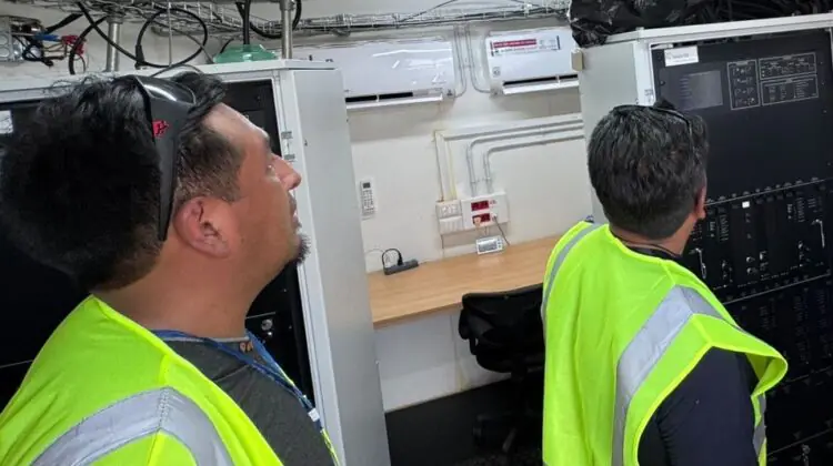 Instalan equipos de alta tecnología y pantallas tácticas en aeropuerto de Cobija