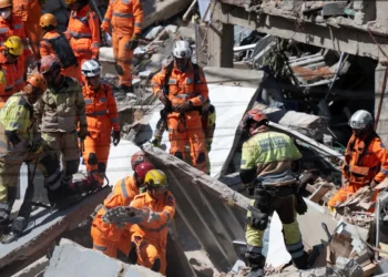 Bomberos buscan sobrevivientes en la residencia en Belo Horizonte