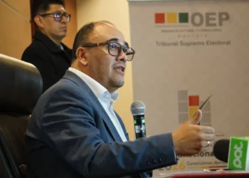 El presidente del TSE, Gustavo Ávila en conferencia de prensa la noche del 30 de marzo.
Foto: APG