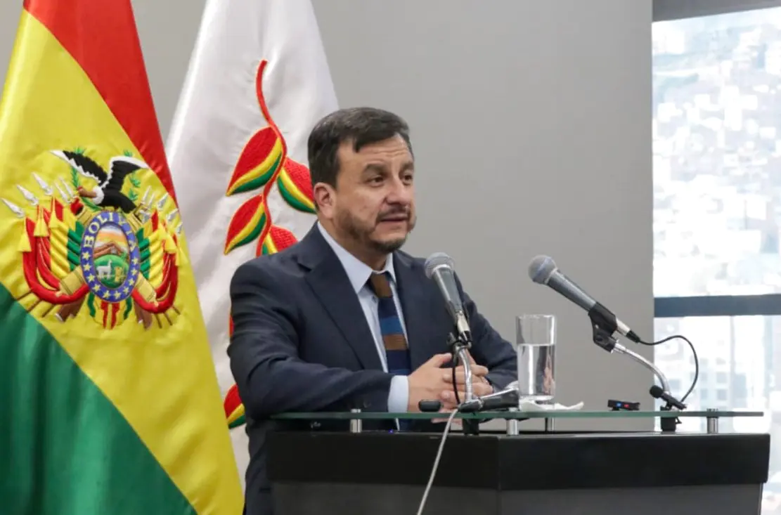 Pese a duros cuestionamientos, Paz ratifica apoyo a Medinaceli