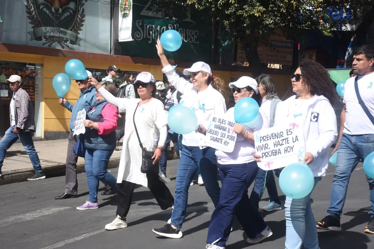 Caminata ‘Súmate a la Vida’ impulsa la prevención del cáncer de cuello uterino en La Paz