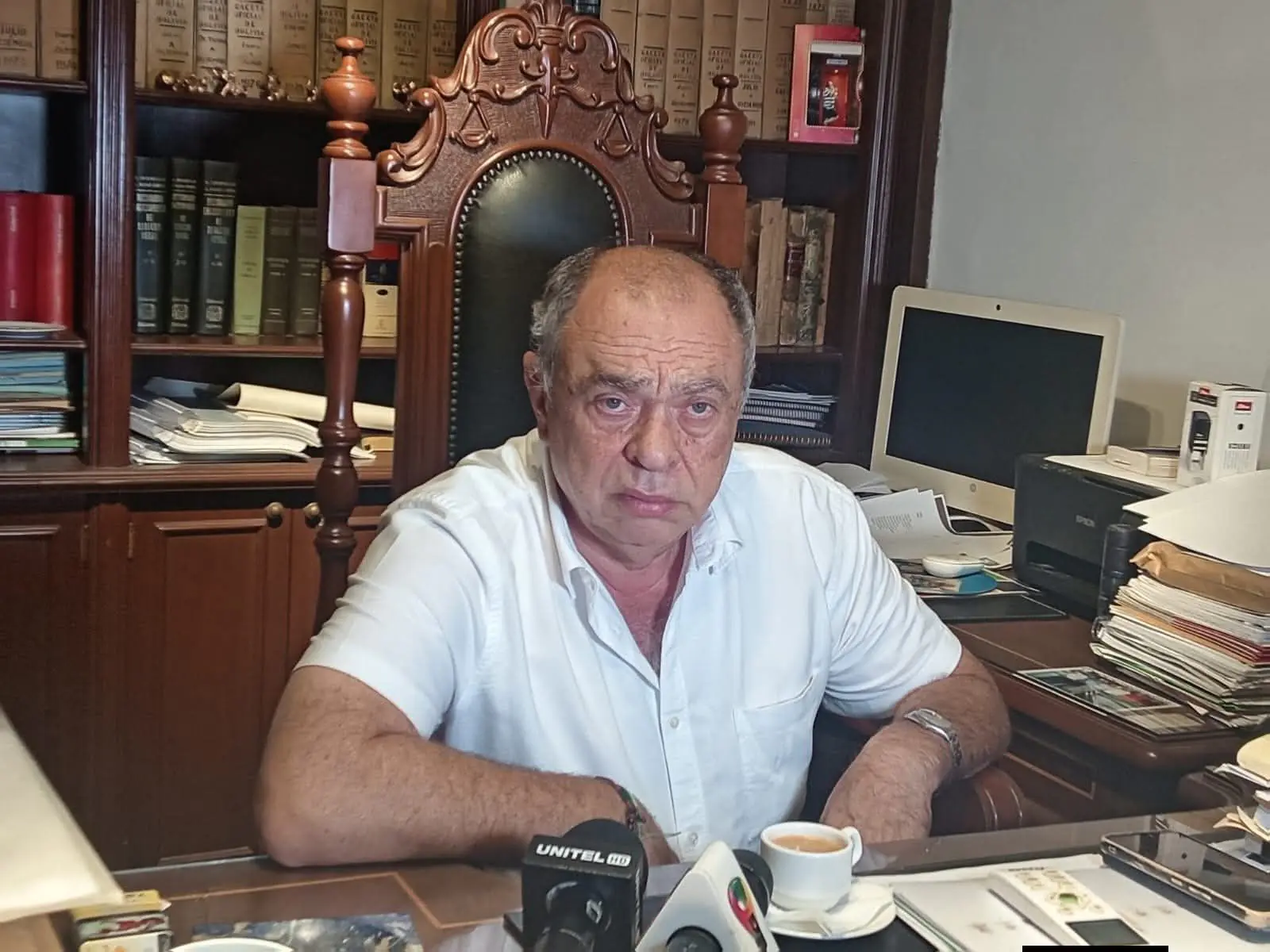 Ritter suma apoyos en segunda vuelta y cierra la puerta a Medrano