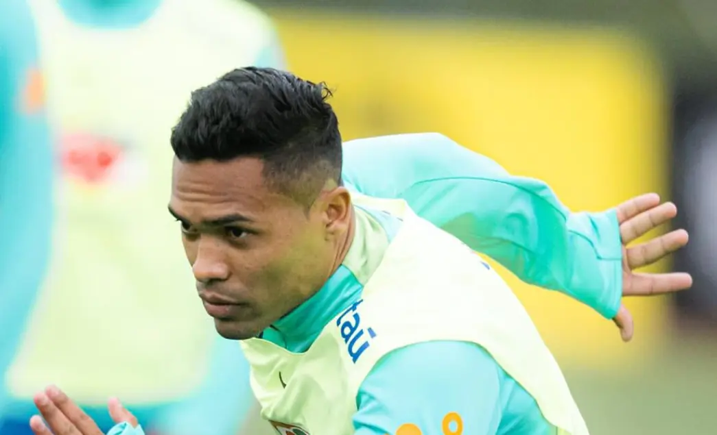 Brasil pierde a Alex Sandro por lesión para amistosos