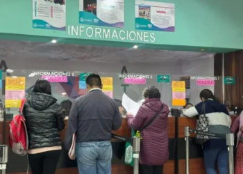 Contribuyentes realizan el pago de sus impuestos en oficinas de la ATM. FOTO: GAMLP