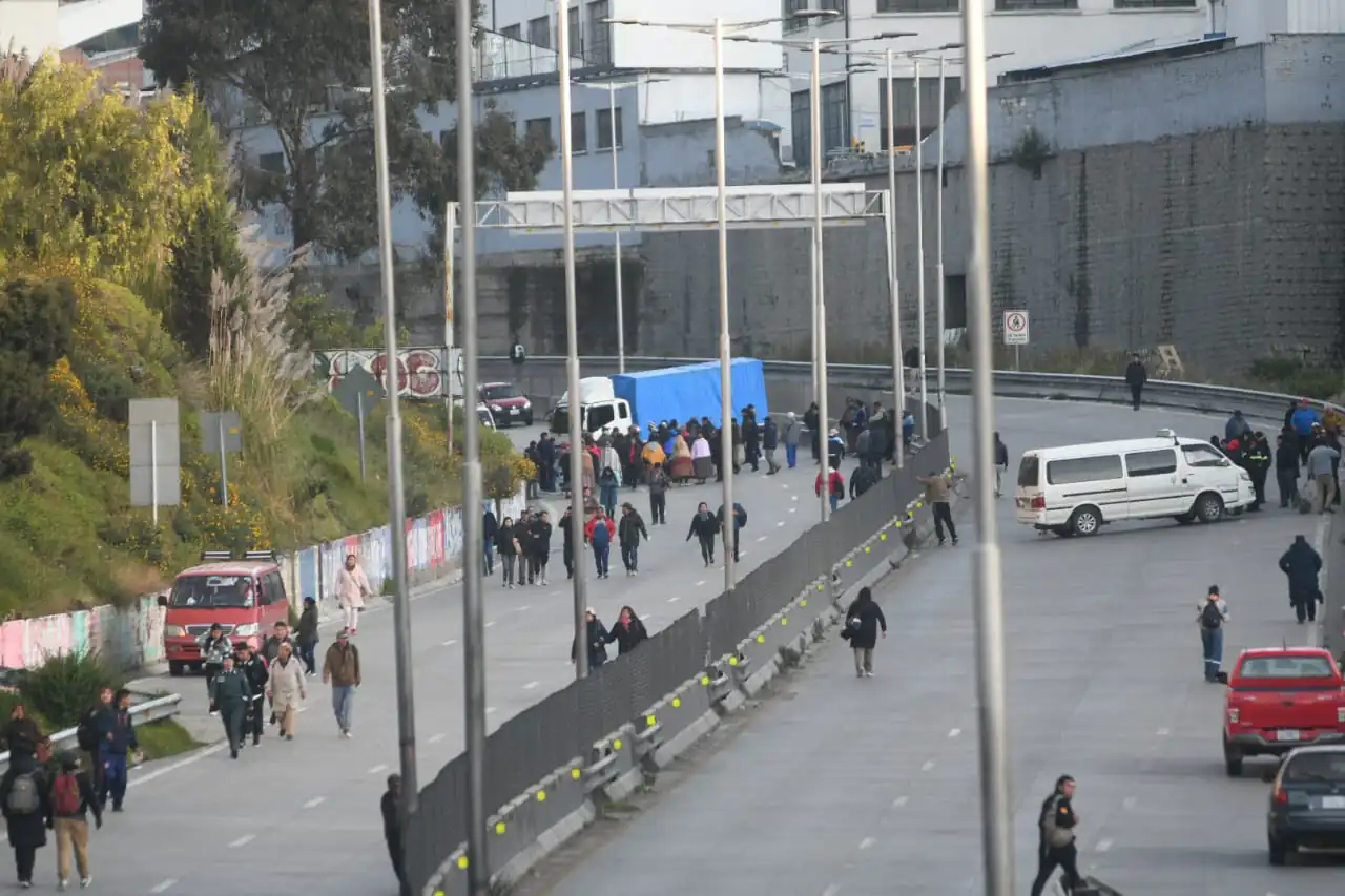 Por bloqueos, no hay viajes desde la Terminal de Buses de La Paz