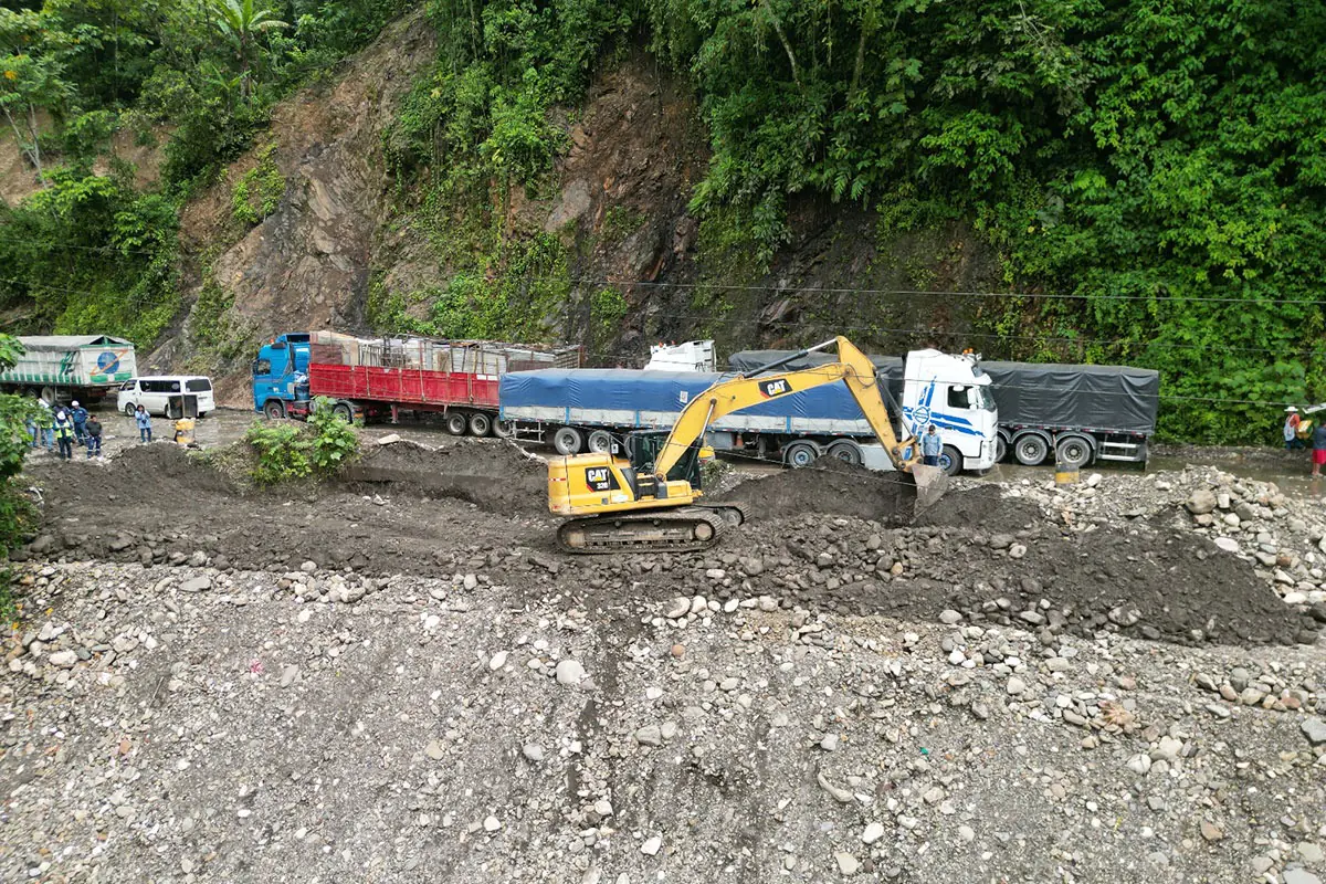 ABC interviene sectores críticos de la nueva carretera Cochabamba–Santa Cruz
