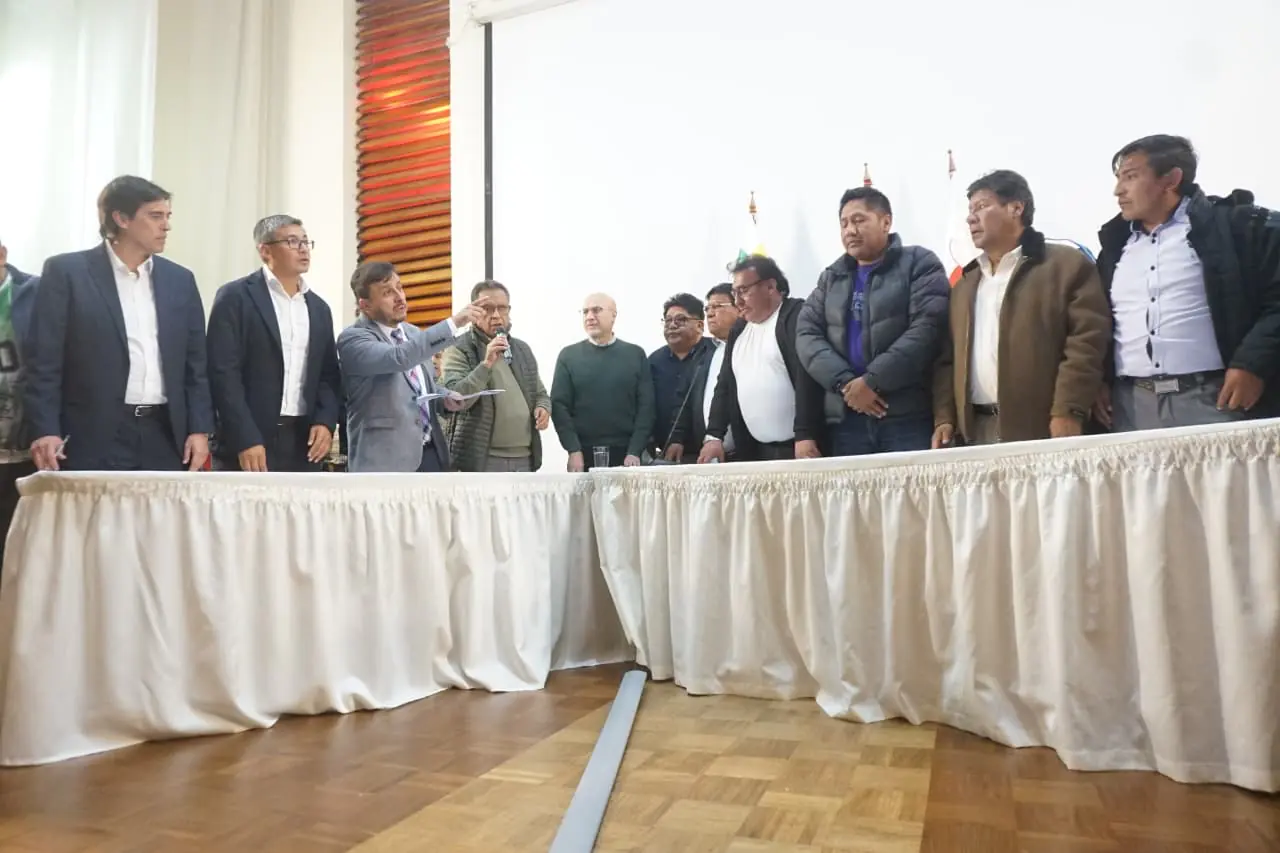 YPFB y transporte verificarán calidad de gasolina en toda la cadena de suministro