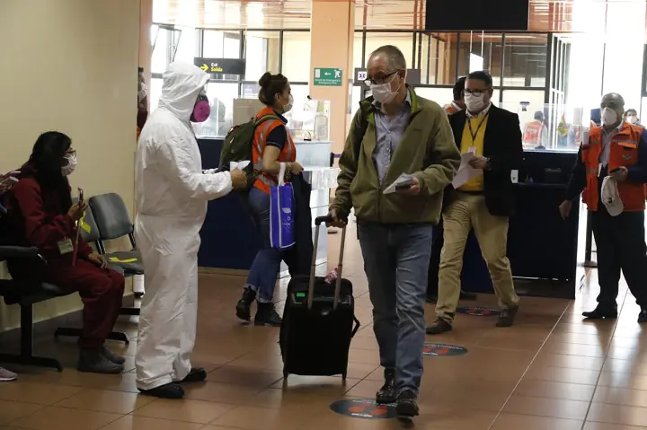 Aeropuerto de El Alto cumple al 84% con estándares de vigilancia epidemiológica. FOTO: Archivo Ministerio de Salud