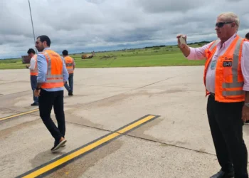 Inspección de aueropuertos en el país. Foto: Ministerio de Obras Públicas