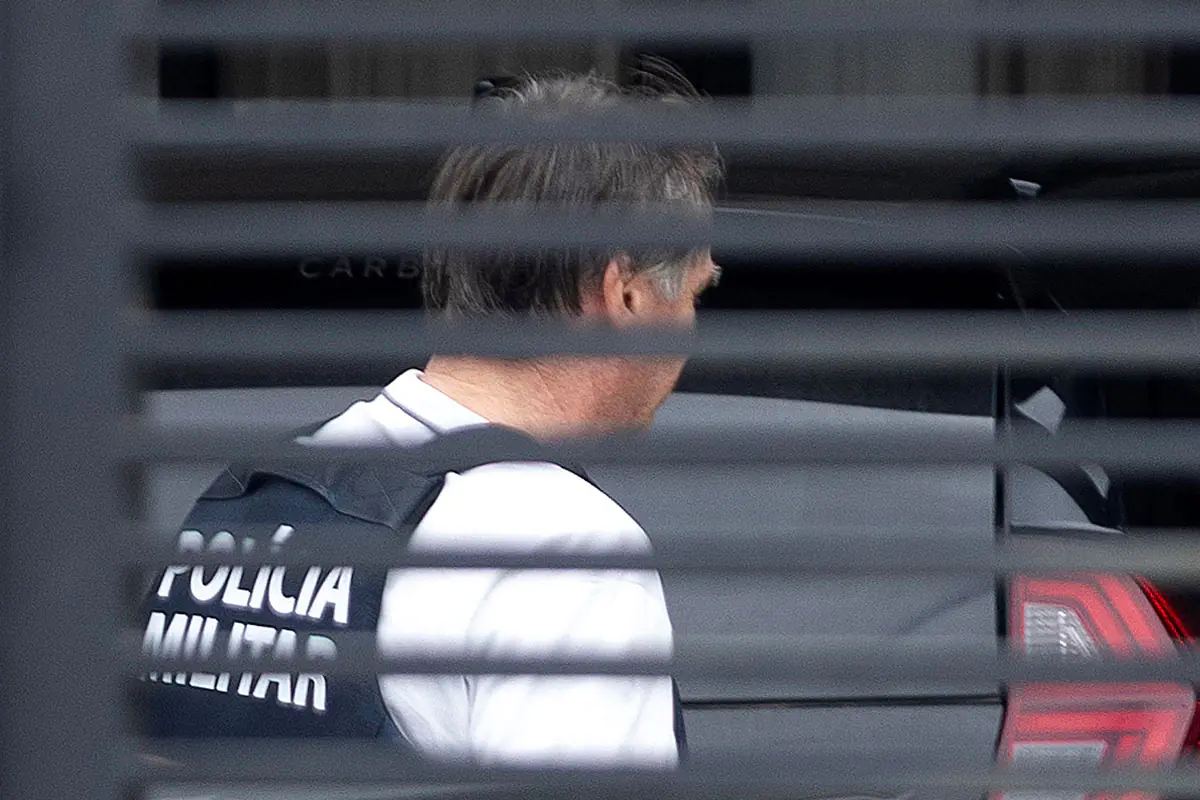 Bolsonaro sale del hospital y va a su casa a cumplir prisión domiciliaria