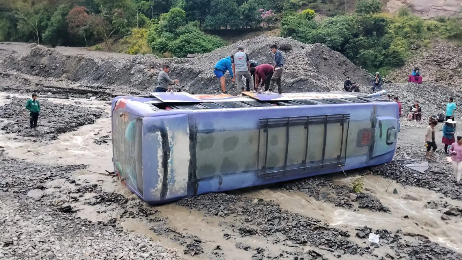 Un bus vuelca en la ruta La Asunta–Chulumani sin decesos