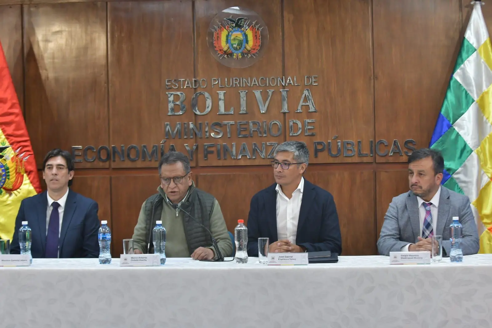 Gobierno y choferes instalan diálogo por tiempo y materia ‘hasta encontrar soluciones’