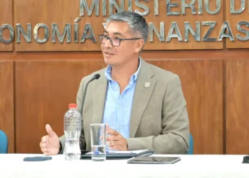 El ministro de Economía, José Gabriel Espinoza Yañez, en una rueda de prensa. Foto: Archivo