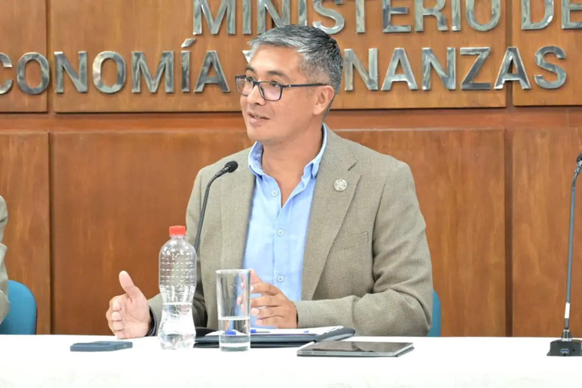 El ministro José Gabriel Espinoza Yañez en una rueda de prensa. Foto: Archivo