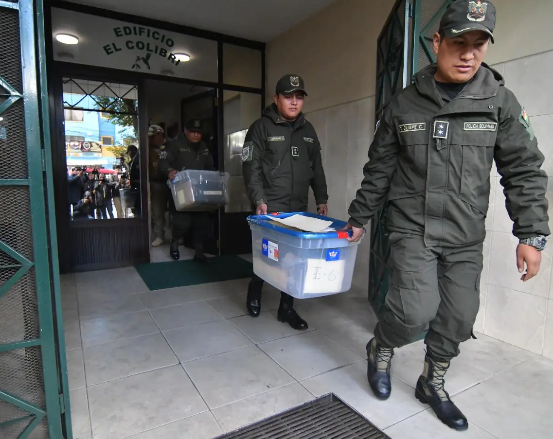 Fiscalía allana departamento de Arce y secuestran dinero y documentos