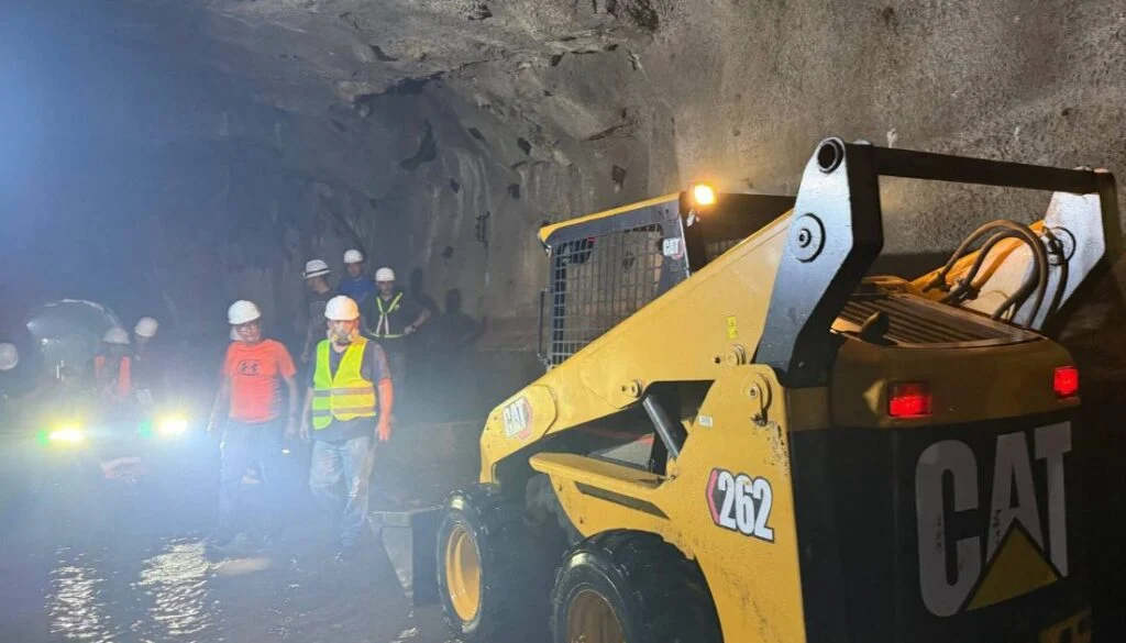 Rescatan ocho trabajadores atrapados en un túnel en Venezuela